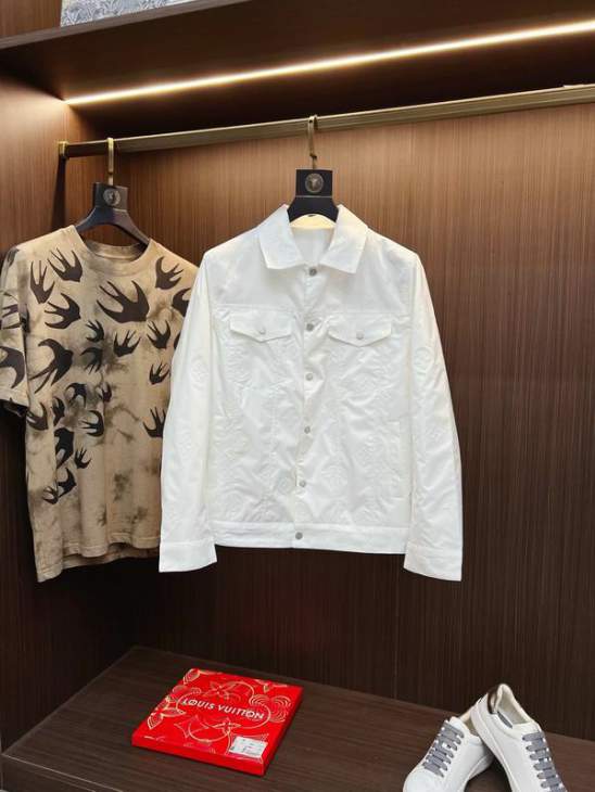 Picture of Louis Vuitton Jackets _SKULVM-3XL25wr3431965
